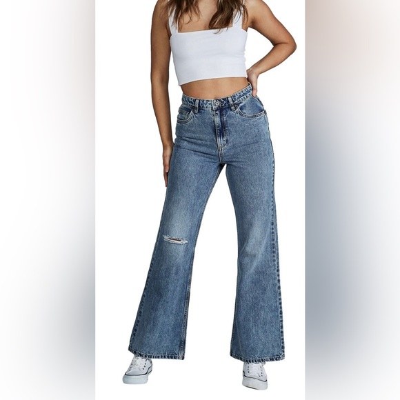 Relaxed flare jean in mid blue - Picture 2 of 7